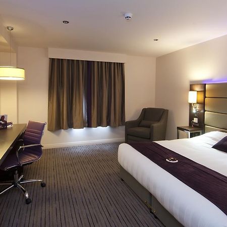 Premier Inn London Romford Central Екстериор снимка