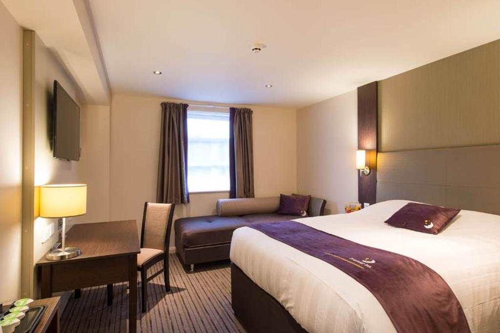 Premier Inn London Romford Central Стая снимка