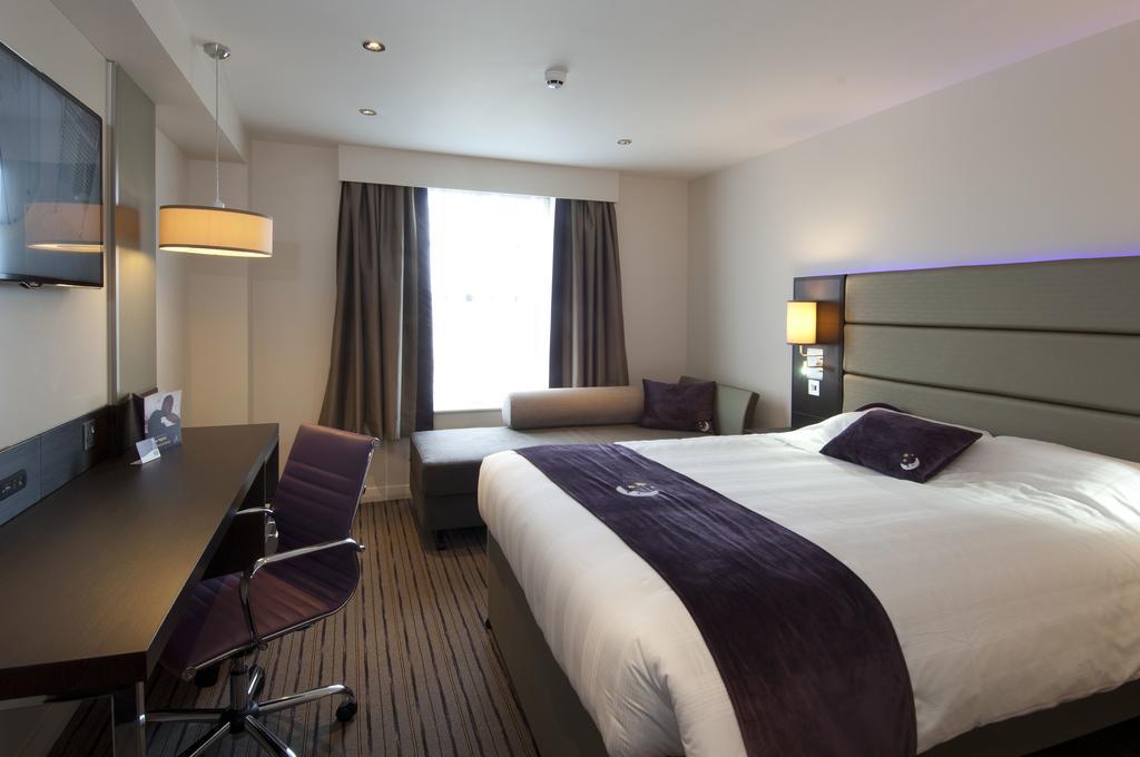 Premier Inn London Romford Central Стая снимка