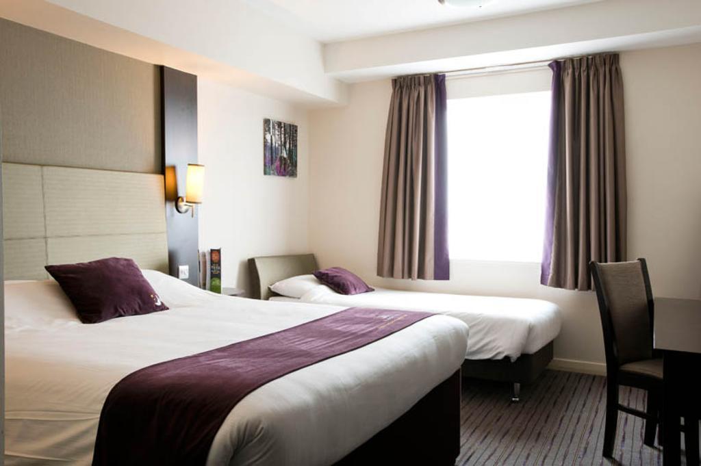 Premier Inn London Romford Central Стая снимка