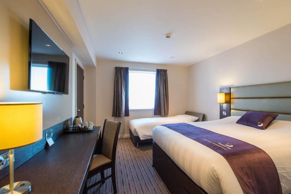 Premier Inn London Romford Central Стая снимка