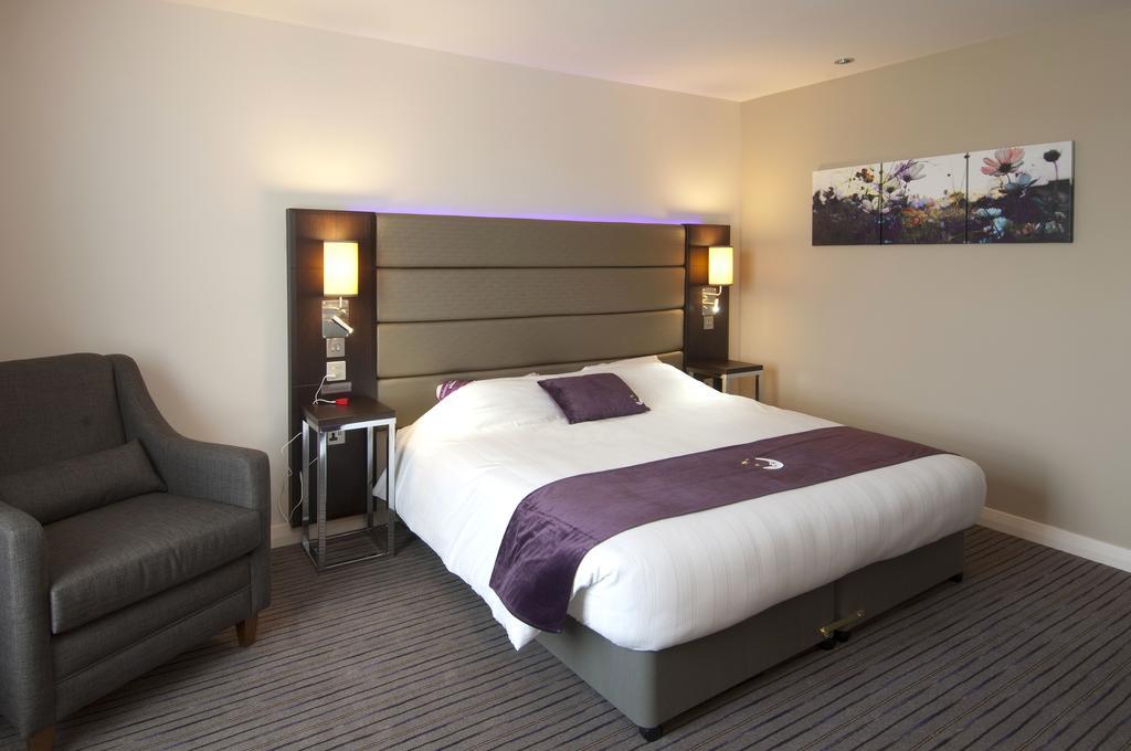 Premier Inn London Romford Central Стая снимка
