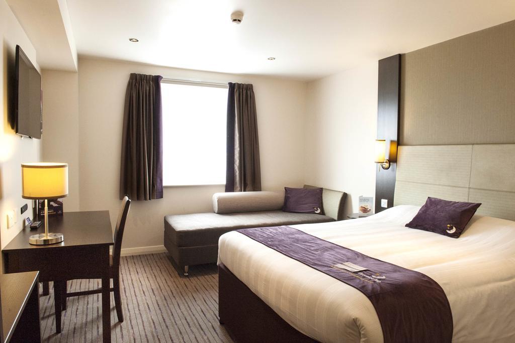 Premier Inn London Romford Central Стая снимка
