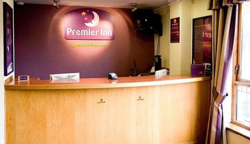 Premier Inn London Romford Central Екстериор снимка