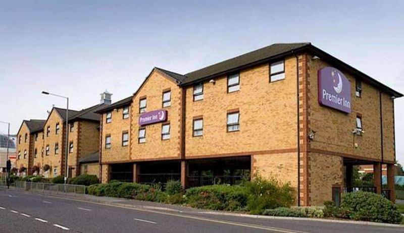 Premier Inn London Romford Central Екстериор снимка